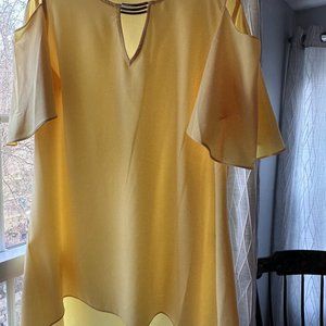 Yellow cold shoulder top with metal accent neckline by Peter Nygard, Size L